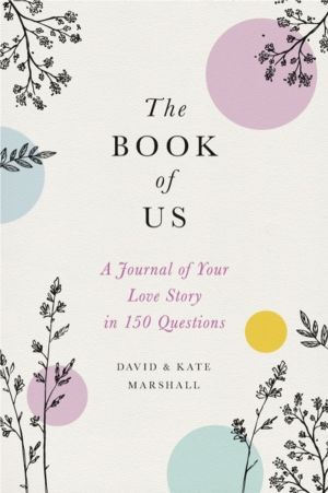 The Book of Us (New edition) - The Journal of Your Love Story in 150 Questi