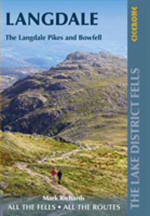 Walking the Lake District Fells - Langdale - The Langdale Pikes and Bowfell