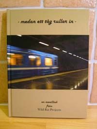 Medan ett tåg rullar in